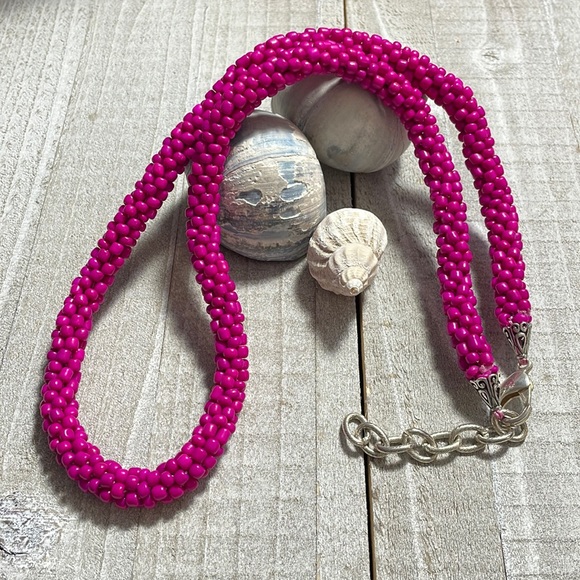 Fuchsia crocheted rope necklace - Picture 1 of 5